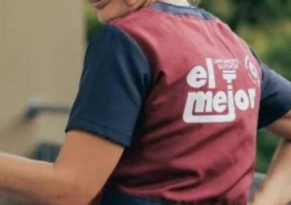 Denuncian a empresa de limpieza por hacer maniobras para no pagar un servicio gastronómico