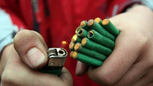 Explosión de petardo deja a bebé grave y dos niños heridos