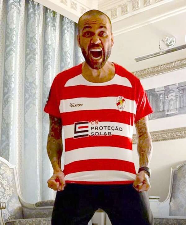 Dani Alves compra club de la tercera división en Portugal - Fútbol Internacional - ABC Color