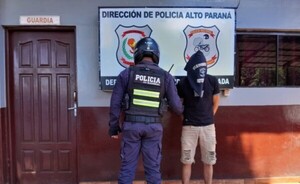 Detienen a hombre con orden de captura por robo agravado  
