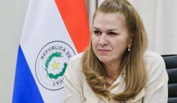 Ministra de Salud: "Es de cobardes abandonar el barco"