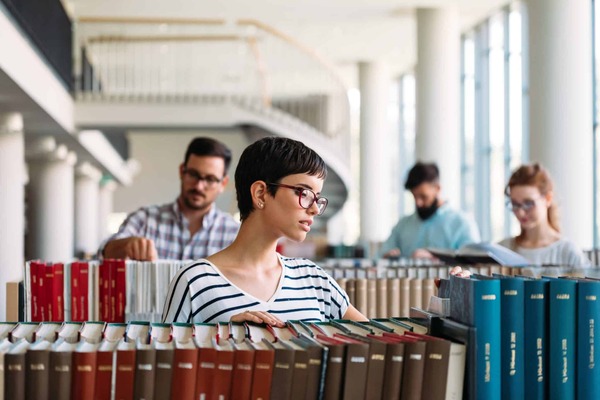 Posgrados elevan salarios hasta un 83% según la OCDE