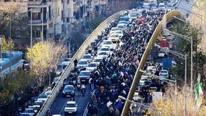 Trump amenaza a Irán con intervenir si mata a manifestantes en protestas