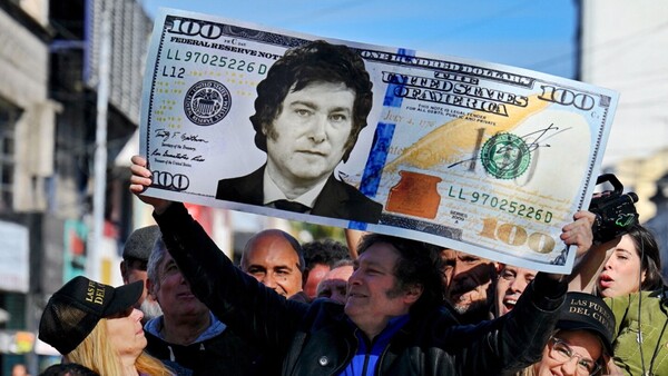 Promulgan ley para el blanqueo de “dólares debajo del colchón”