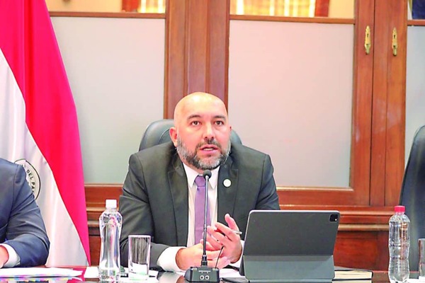 Juez ratifica imputación contra exdiputado Orlando Arévalo