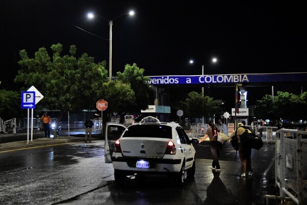 Colombia moviliza militares a la frontera con Venezuela tras ataques de EE.UU.