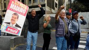 Chavistas piden en Caracas que "devuelvan" a Maduro