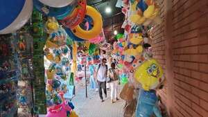 Intenso movimiento por Reyes Magos en el mercado de San Lorenzo - Nacionales - ABC Color