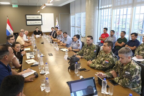 Reunión entre autoridades de la DNIT y gremio frutihortícola