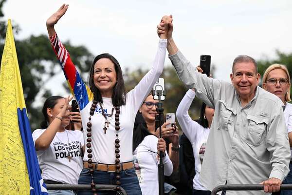María Corina Machado llama a Edmundo González Urrutia a asumir como “legítimo presidente” tras captura de Maduro - Mundo - ABC Color