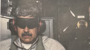 La primera foto de Nicolás Maduro tras la captura: ojos tapados y manos atadas