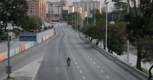 La Nación / Tensa calma en calles de Caracas tras bombardeos de EE. UU.
