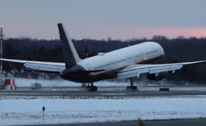 Maduro aterriza en Nueva York, donde será juzgado por narcotráfico 