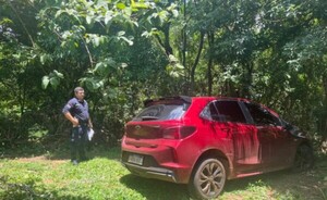 Encuentran abandonado auto robado en el km 7 Monday  