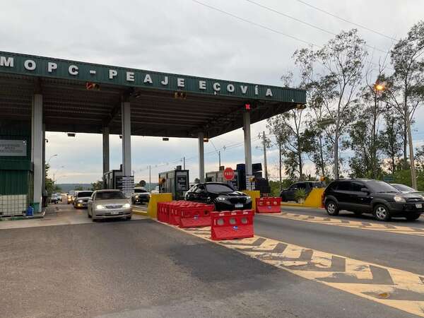 Ecovía: Usuarios cuestionan eliminación del pago con QR y la lentitud en el paso - Economía - ABC Color