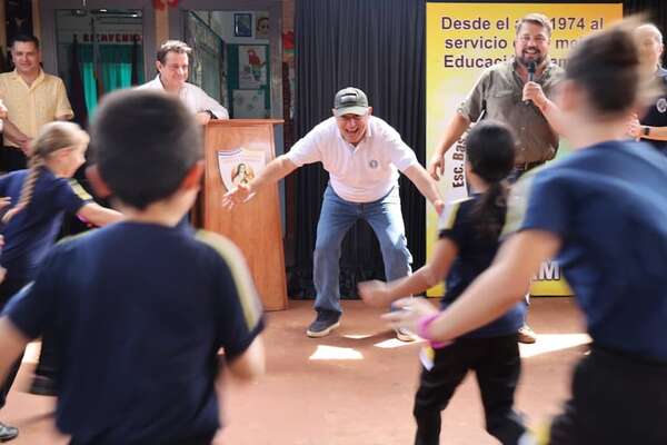 MEC: cuestionan gestión “para la foto” de Luis Ramírez - Nacionales - ABC Color