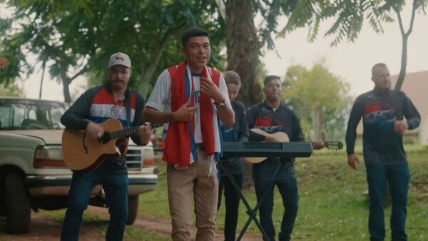 Alder Alcides lanzó una nueva canción y busca que sea el himno de la Albirroja