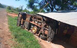 Baches siguen causando accidentes sobre la ruta PY08, pero MOPC hace caso omiso - Nacionales - ABC Color