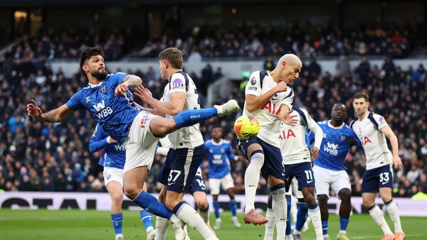 El Sunderland de Alderete rescata un empate ante el Tottenham