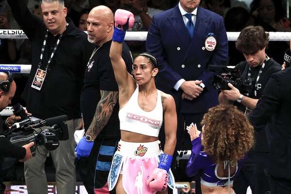 Amanda Serrano defiende con éxito su título al vencer a Reina Téllez - Polideportivo - ABC Color