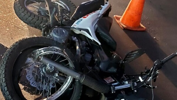 Dos motociclistas mueren en violento accidente en Horqueta y conductor se da a la fuga