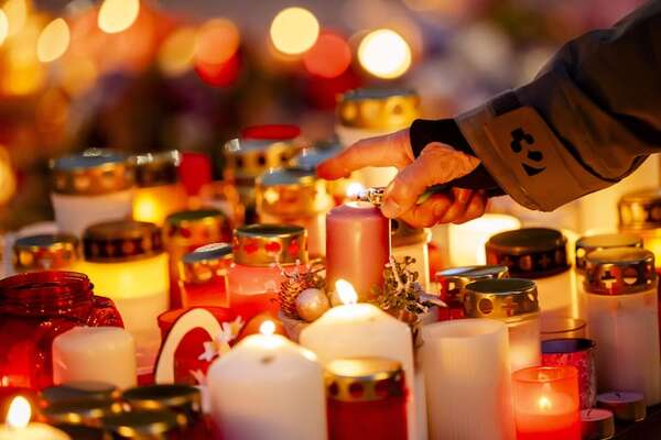 Identifican a las cuarenta víctimas del incendio de bar en Suiza - Mundo - ABC Color