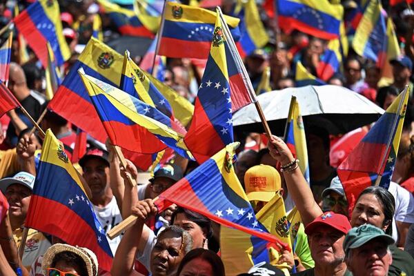 Chavistas exigen con “gran marcha” en Caracas la libertad de Maduro, detenido en EE.UU. - Mundo - ABC Color