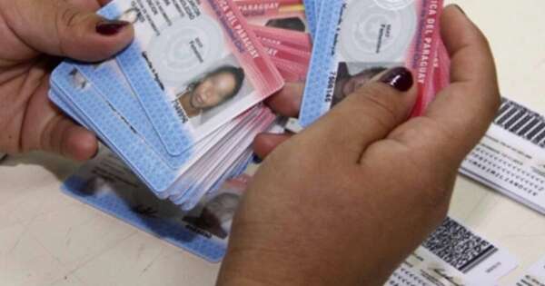 Diario HOY | Desmienten supuesta falta de insumos para expedición de cédulas