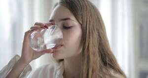 La Nación / Salud aconseja beber ocho vasos de agua al día y protegerse ante olas de calor