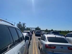 Largas filas en peaje de la Ecovía: vehículos se duplicaron durante el fin de semana
