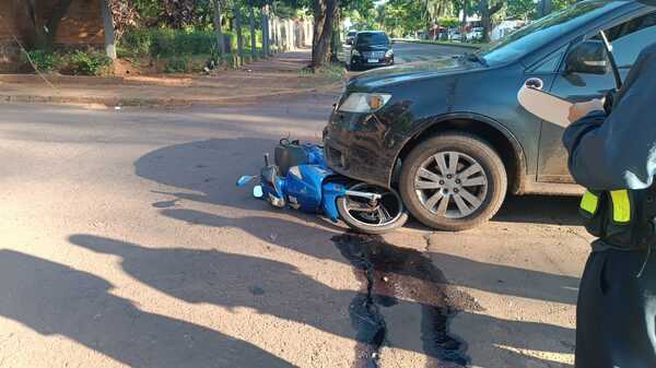 Accidente de tránsito deja una mujer lesionada en el microcentro de Encarnación