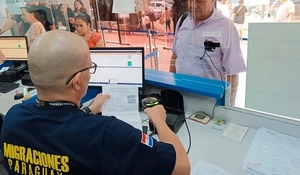 MIGRACIONES HARÁ «CRUCE DE DATOS» PARA RESTRINGIR EL ACCESO AL PAÍS A PERSONAS VINCULADAS AL RÉGIMEN DE MADURO