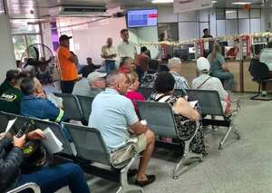 Licencias de conducir en Asunción: Caos en expedición por error del sistema - Nacionales - ABC Color