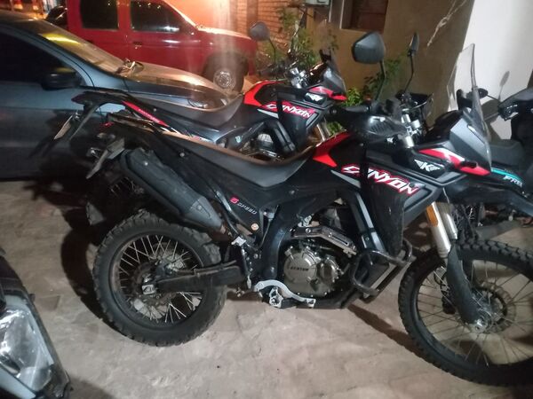 Intervención policial frena presunta carrera de motocicletas en Itacurubí - Concepción al Día