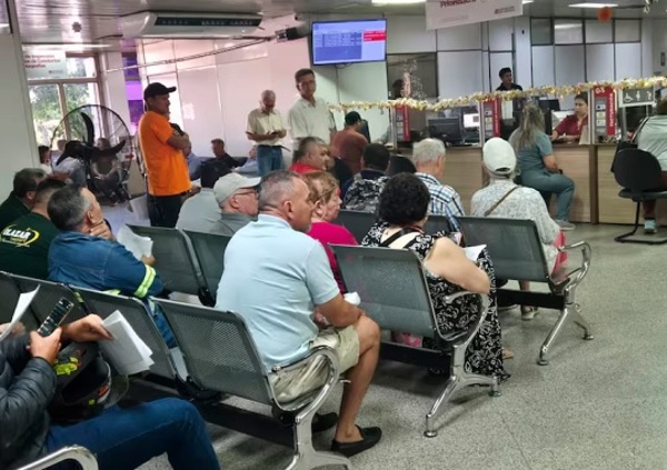 Error del sistema provocó caos y demoras en licencias de conducir con QR en la Municipalidad de Asunción