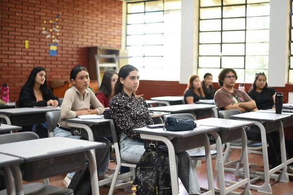 Gobernación impulsa cursillo para postulantes a becas del Gobierno - ADN Digital