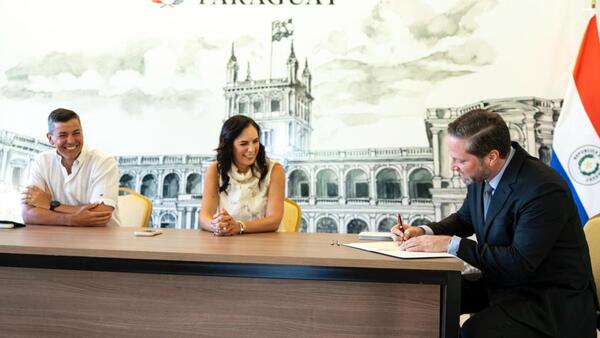 Firman contrato para ampliación de la ruta PY01 bajo esquema APP