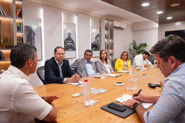 Peña analiza con la industria cárnica medidas para bajar precios internos