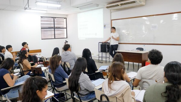 Becas Gobierno: Más de 3.200 jóvenes acceden al cursillo intensivo gratuito