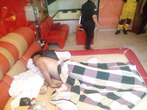 Popular / Otra farra loca en motel entre arrieros opa con un muerto