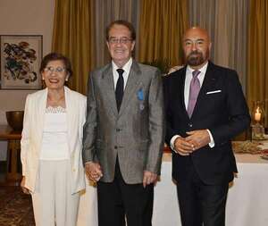 Francia distingue a Jean Robert Normand - Sociales - ABC Color