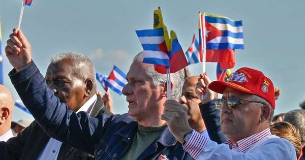 La Nación / Trump dice que Cuba está “a punto de caer”