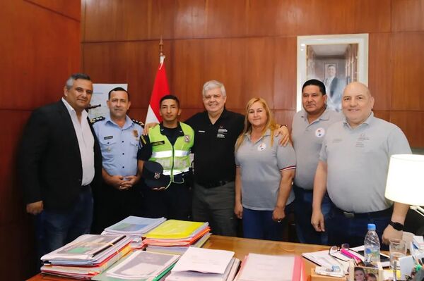 Popular / Reconocen a agente por manejo profesional en crisis de adicción