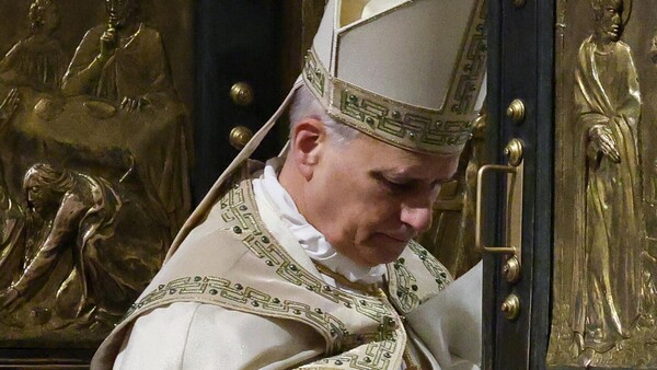 El papa rechaza al cierre del Jubileo una "economía deformada" y los "halagos" del poder