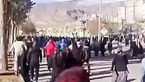 Manifestantes desafían amenazas del régimen iráni