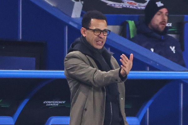 Liam Rosenior es el nuevo entrenador del Chelsea