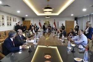 Poder Ejecutivo entrega proyecto de reforma de la Caja Fiscal a la Comisión Permanente del Congreso - Economía - ABC Color