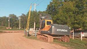 Alto Paraguay: llega la primera maquina, pero no se inician los trabajos de reparación de caminos - Noticias del Chaco - ABC Color