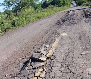 Sapucái: Pobladores exigen reparación urgente de ruta plagada de peligrosos cráteres - Nacionales - ABC Color
