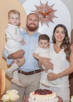 El segundo hijo del albirrojo Isidro Pitta ya es cristiano - Gente - ABC Color